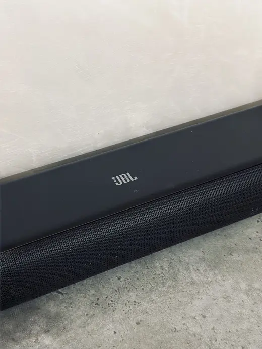 Dettaglio della soundbar JBL